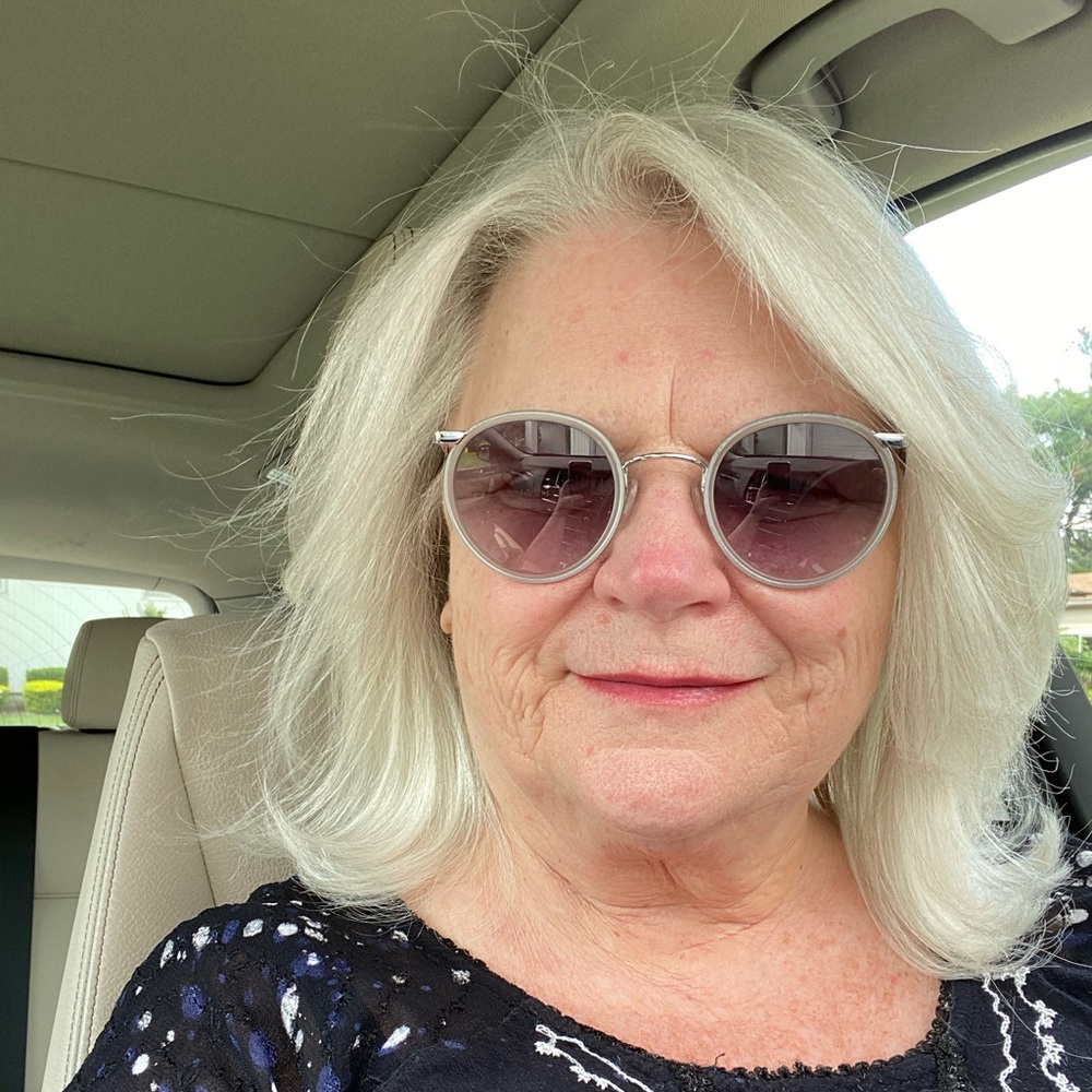 Meet your Posher, Lea